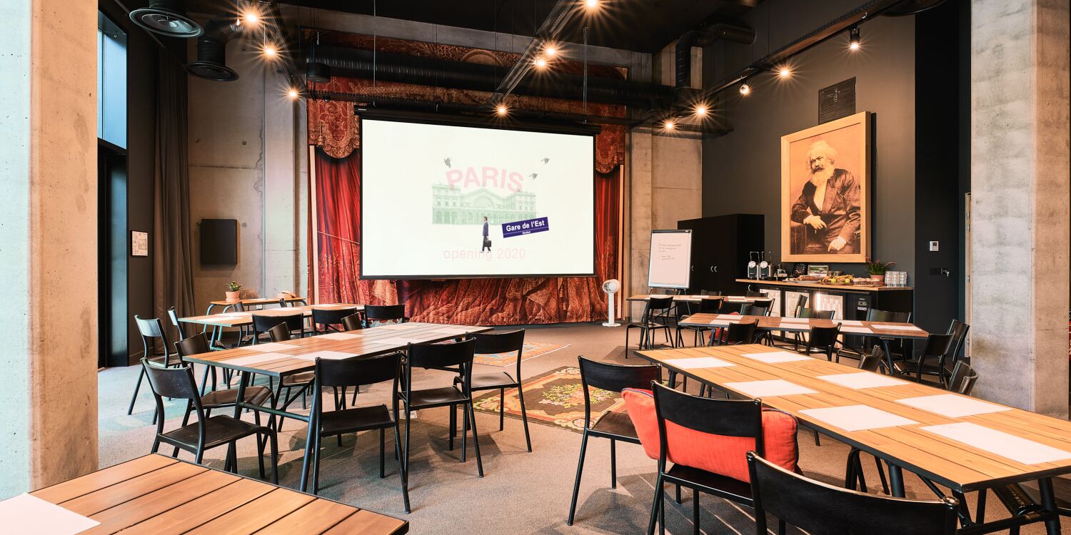 Mob Hotel Lyon Confluence, espace de team building avec configuration flexible et vue sur le quartier