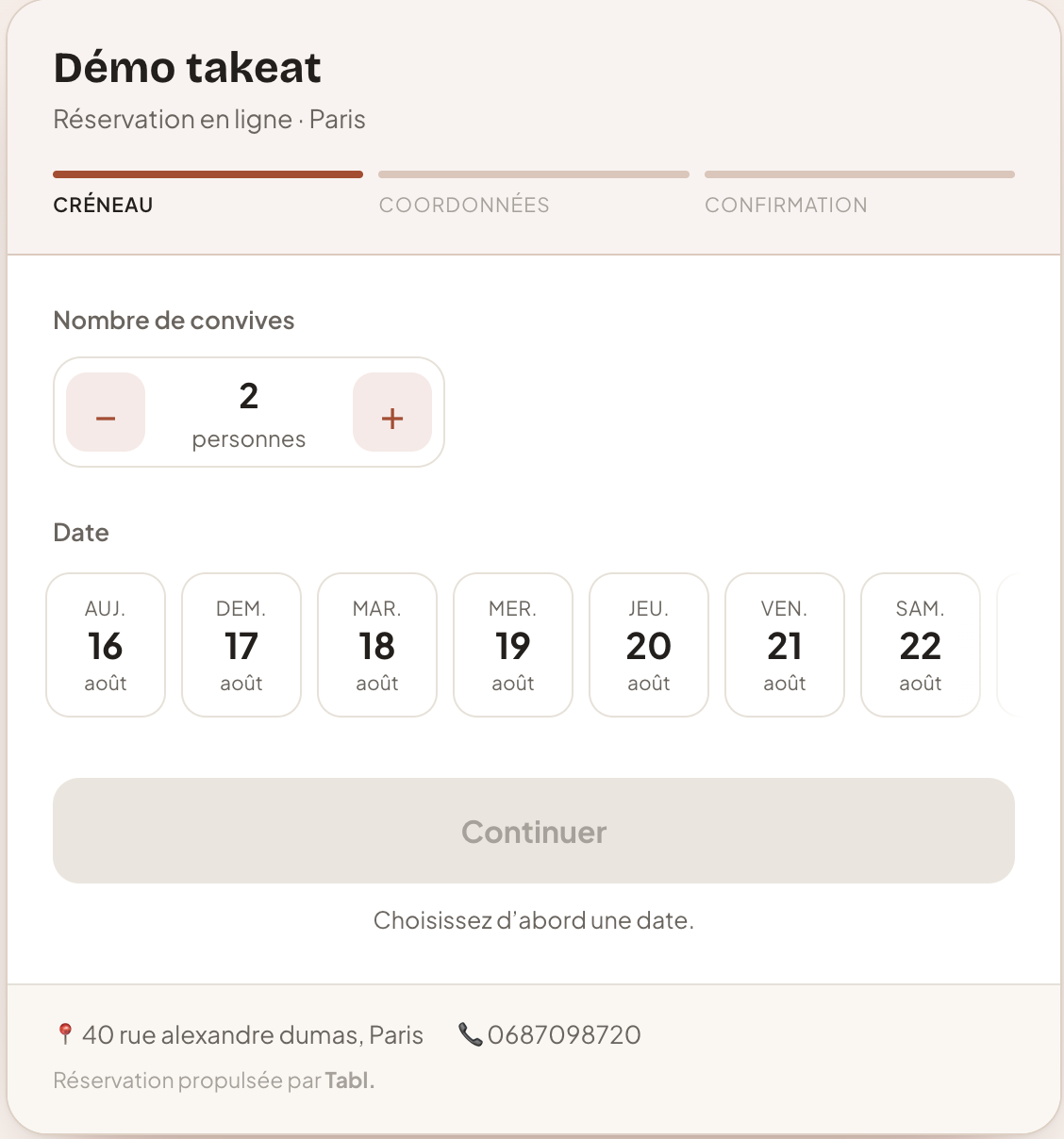 Widget de réservation en ligne intégré sur site restaurant avec formulaire et code d'intégration visible