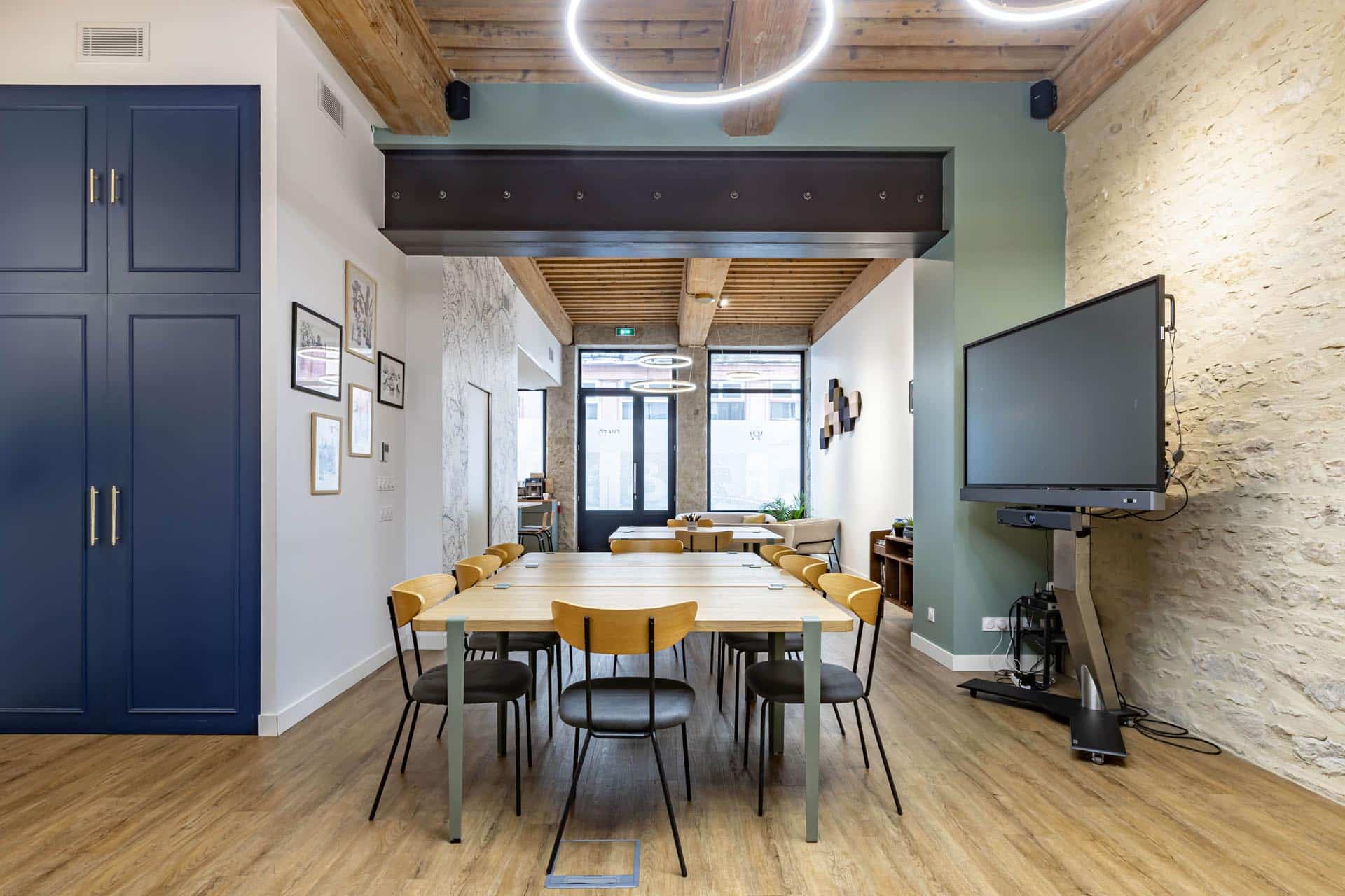 Rizom Meeting, espace de team building à Lyon avec salle de réunion moderne